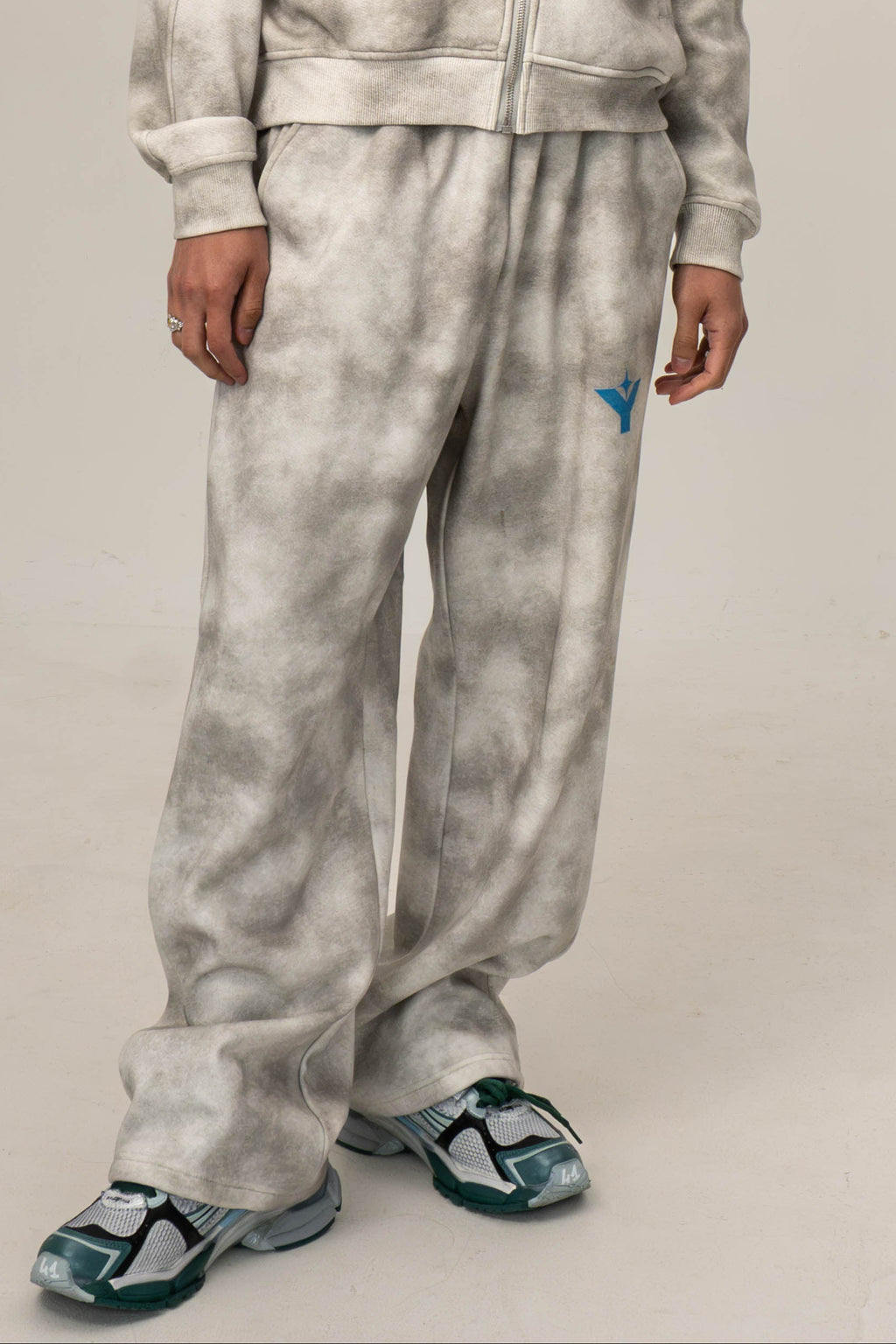 LIMITLESS” WASHED GREY SWEATPANTS