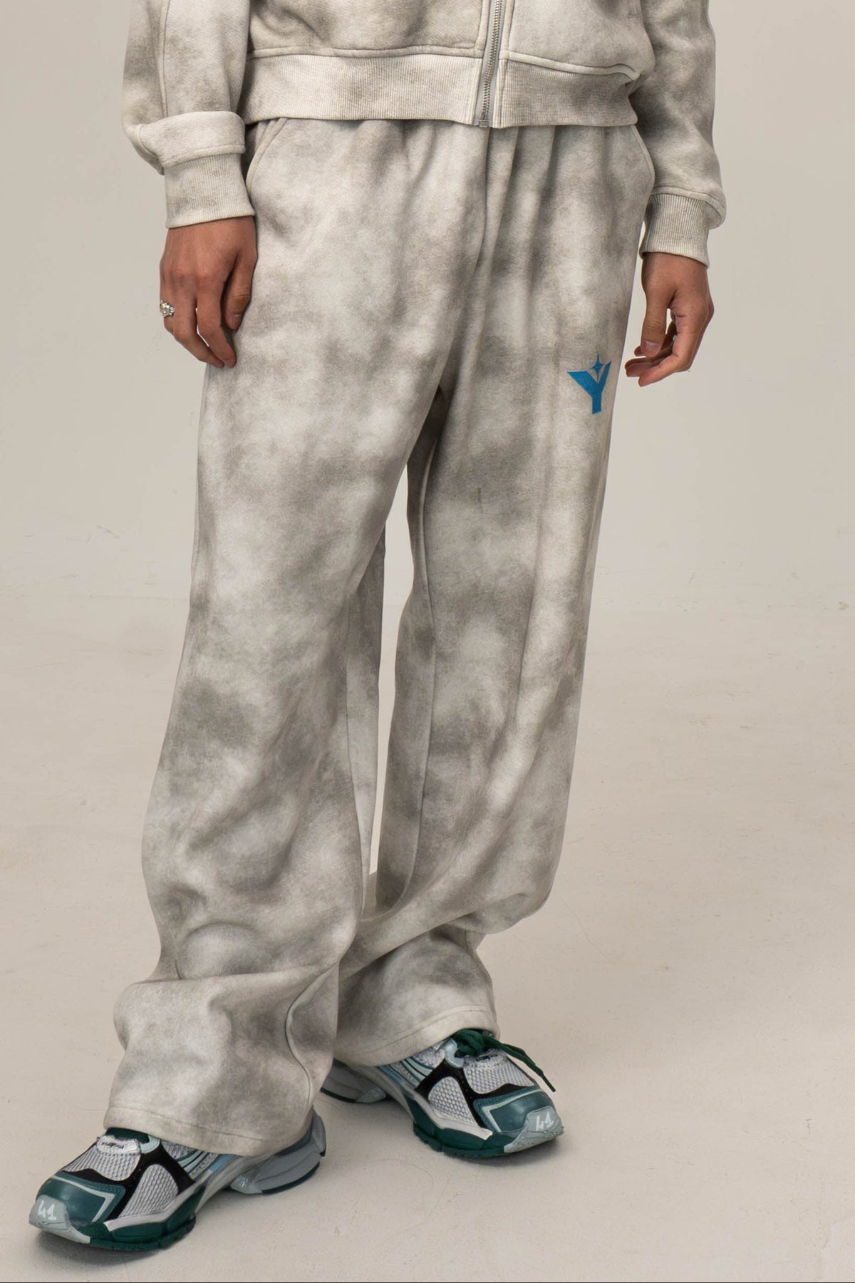 LIMITLESS” WASHED GREY SWEATPANTS