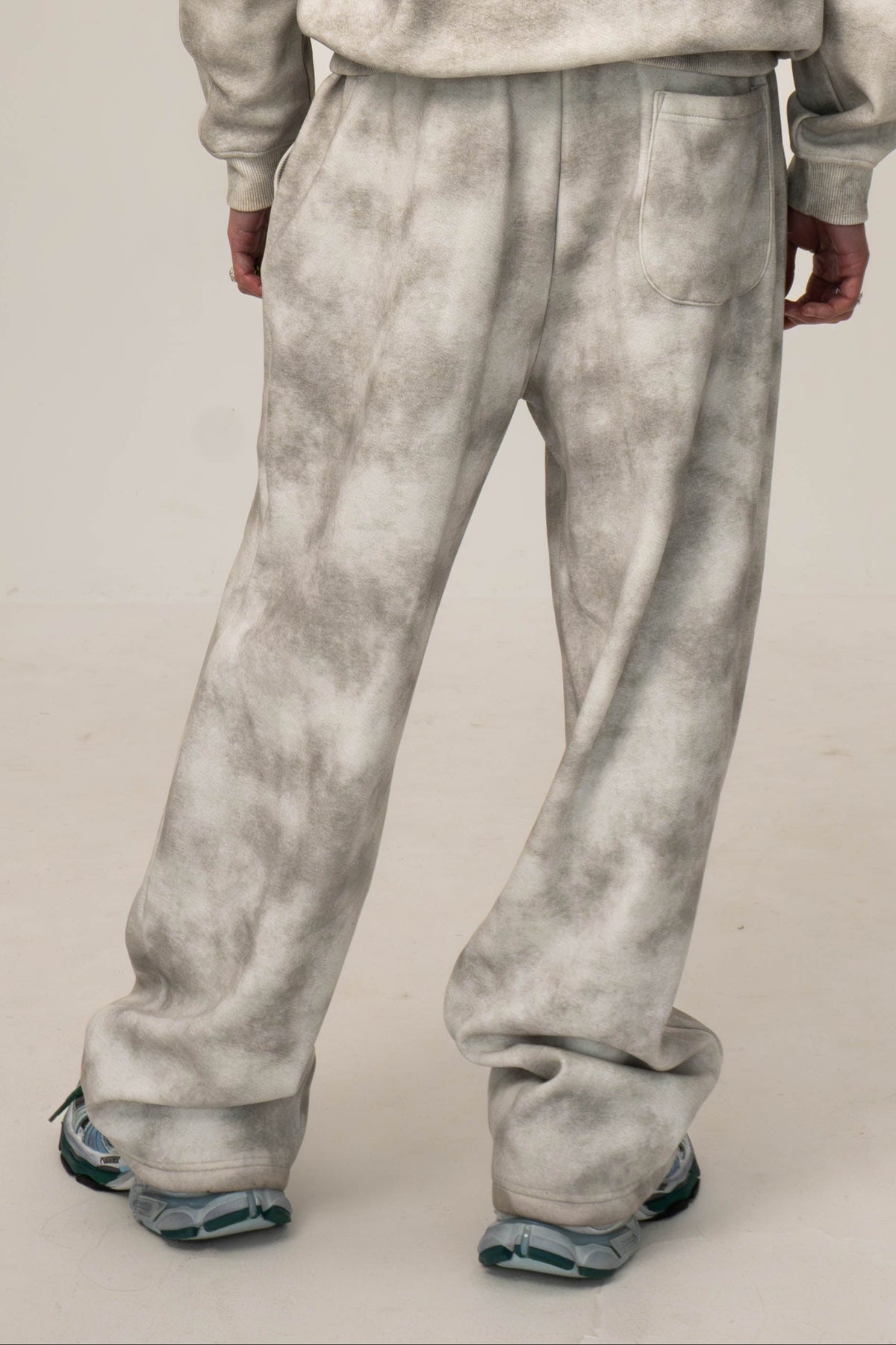 LIMITLESS” WASHED GREY SWEATPANTS